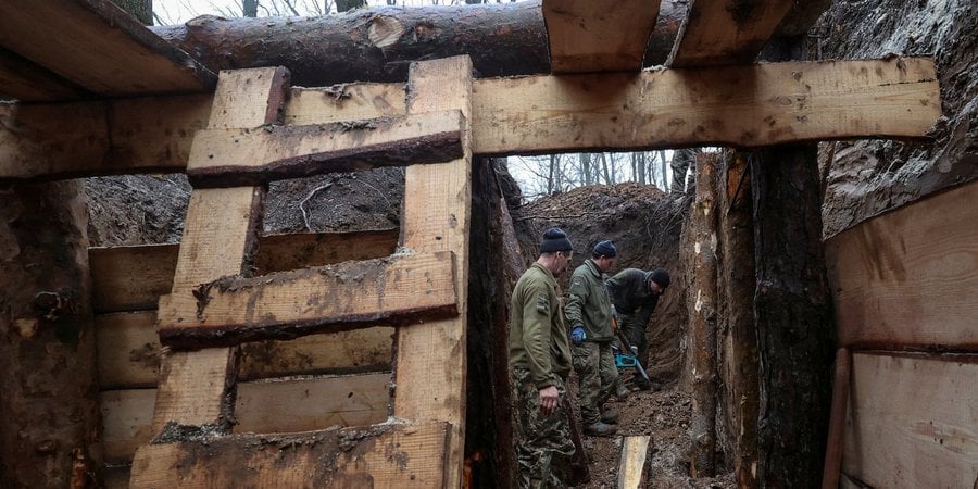 Українські військові будують укріплення на Харківщині (ілюстративне фото) (Фото: REUTERS/Vyacheslav Madiyevskyy)