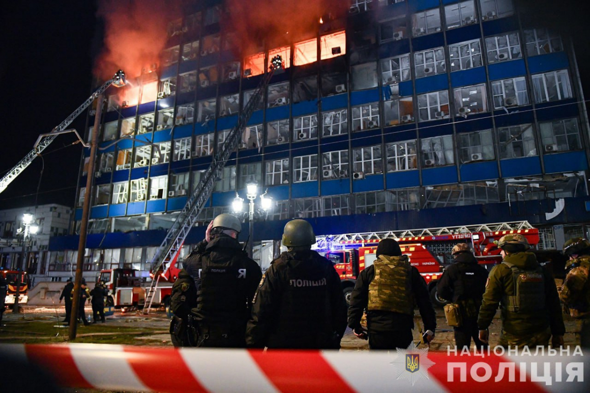 “Мене врятувало те, що я впав на землю” - працівник запорізького підприємства дивом вижив під час обстрілу КАБами (відео)