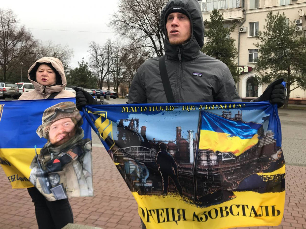 “Нас не зупинять ні сніг, ні дощ” - у Запоріжжі рідні військовополонених вимагали повернути героїв додому