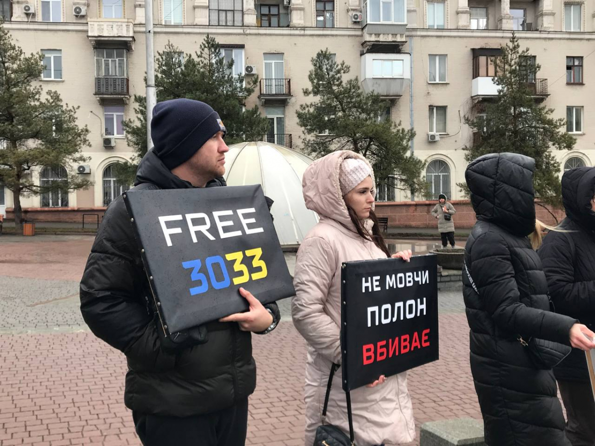 “Нас не зупинять ні сніг, ні дощ” - у Запоріжжі рідні військовополонених вимагали повернути героїв додому