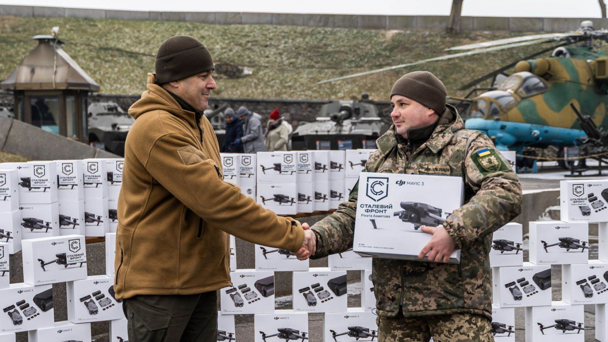 Сталевий Фронт Ріната Ахметова: SCM і Метінвест — лідери серед корпоративних благодійників та донорів ЗСУ