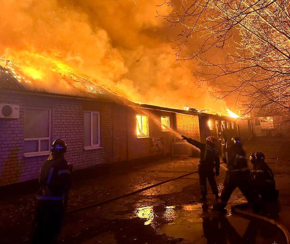 В окупованому Бердянську горів завод - що відомо про причини пожежі (фото)