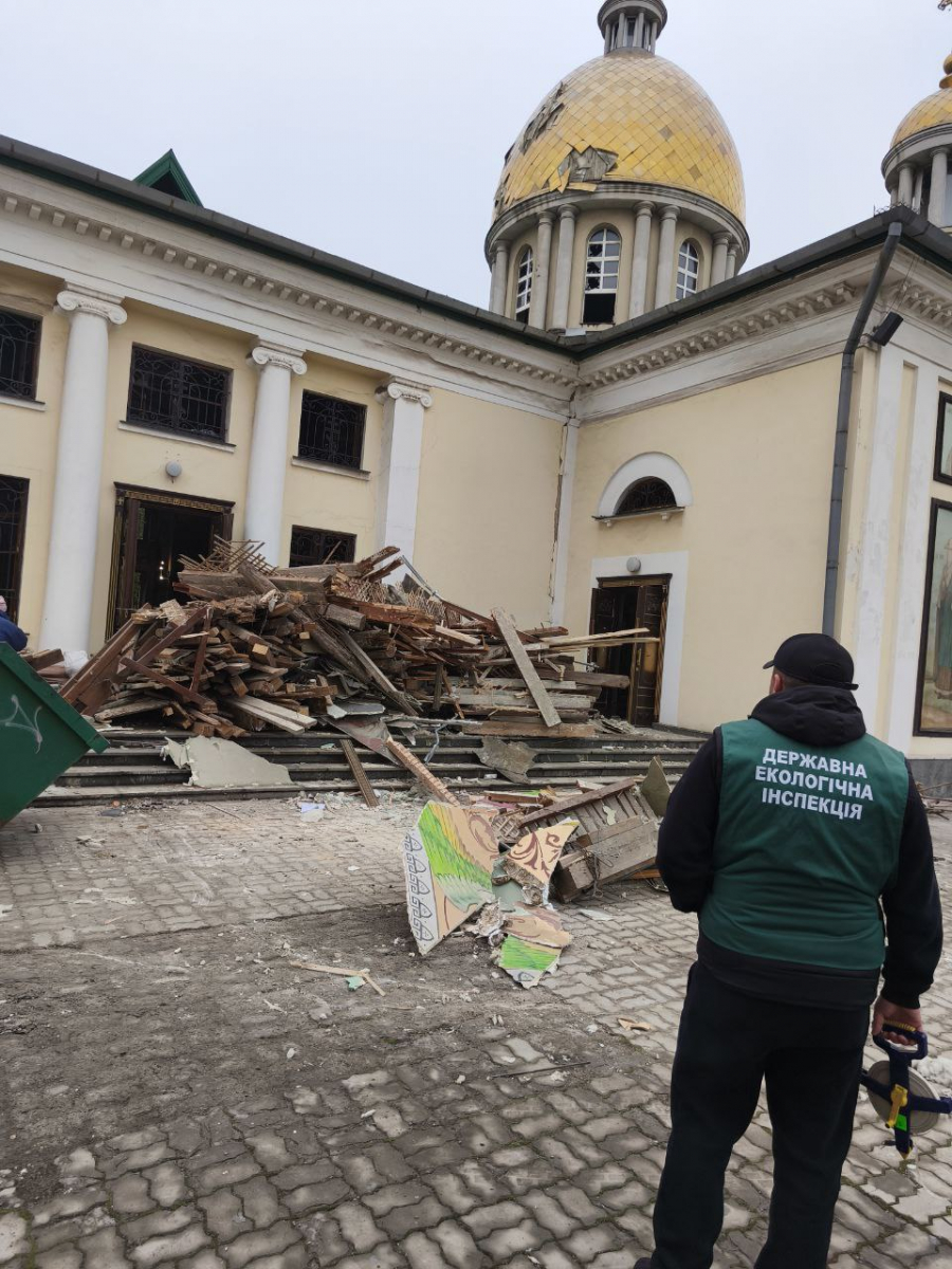 Ворог перетворює майно запоріжців на сміття - екологи розповіли про наслідки ранкової ракетної атаки 