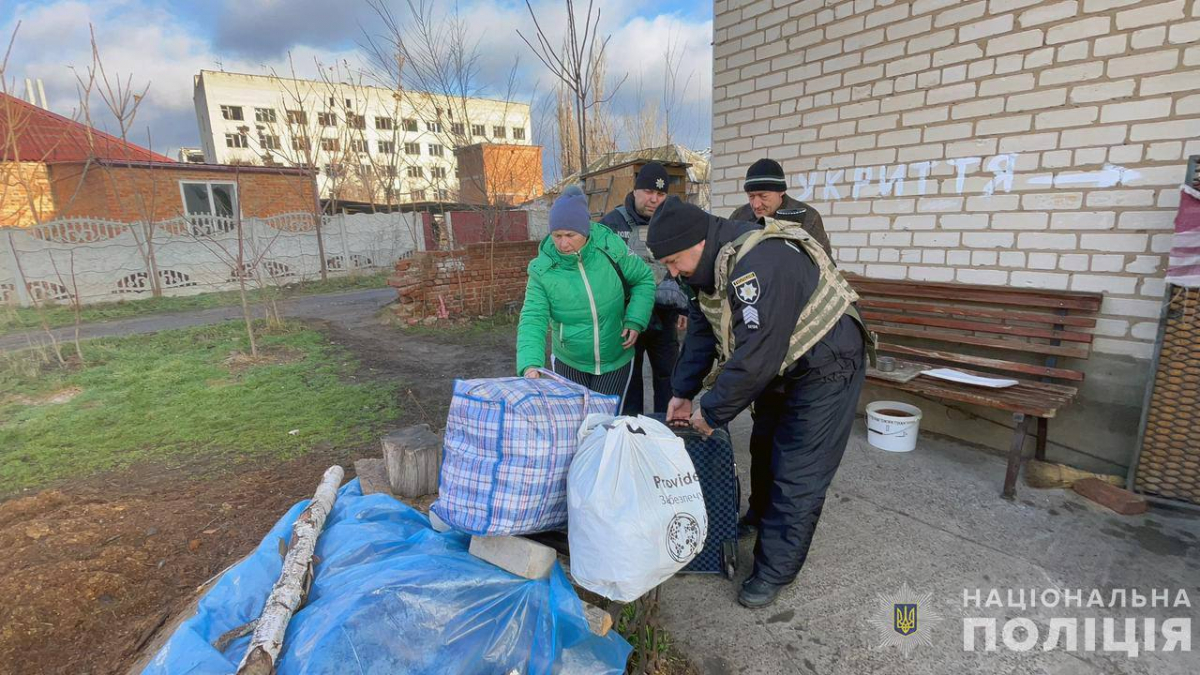 З прифронтового Оріхова евакуювали подружжя, яке понад два роки жило в підвалі (фото)