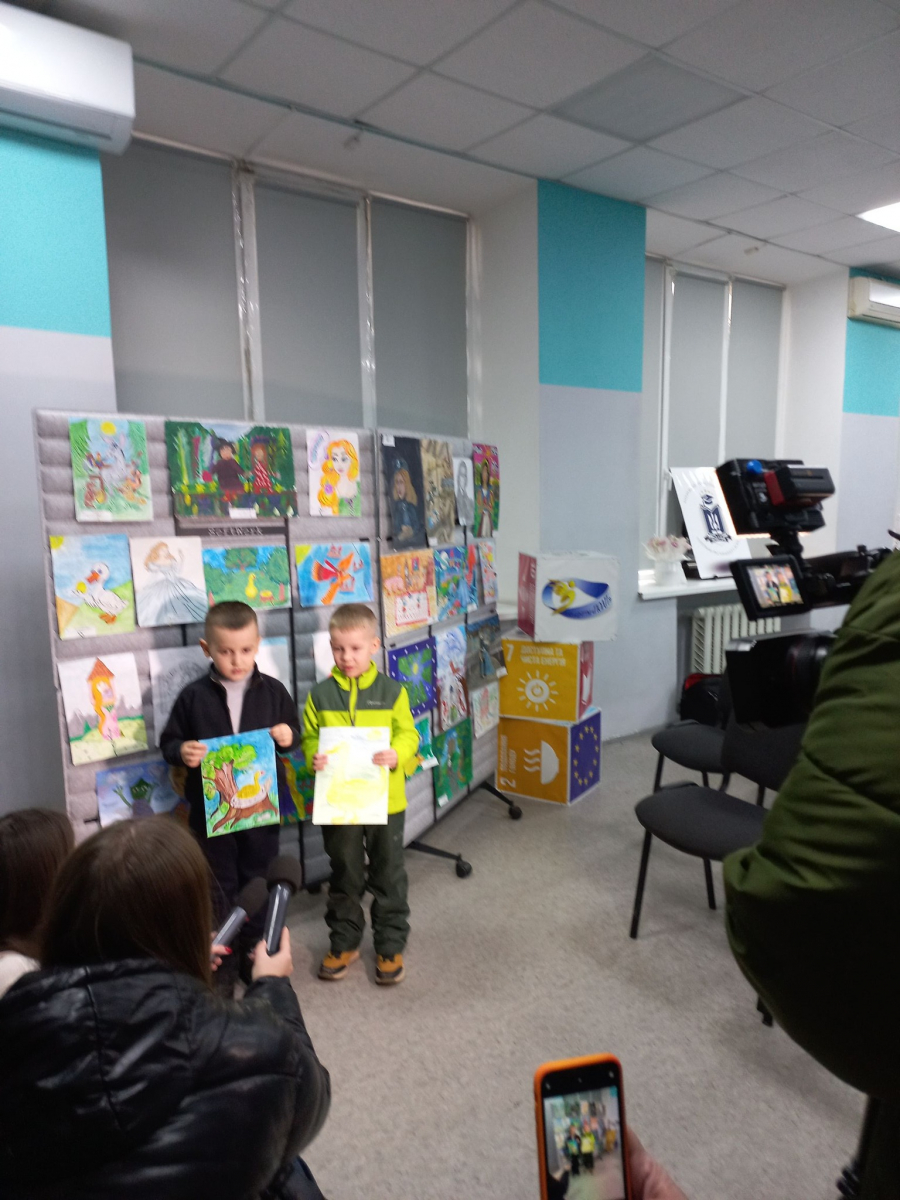 Казкова виставка - малюнки запорізьких дітей покажуть у Німеччині (фото)