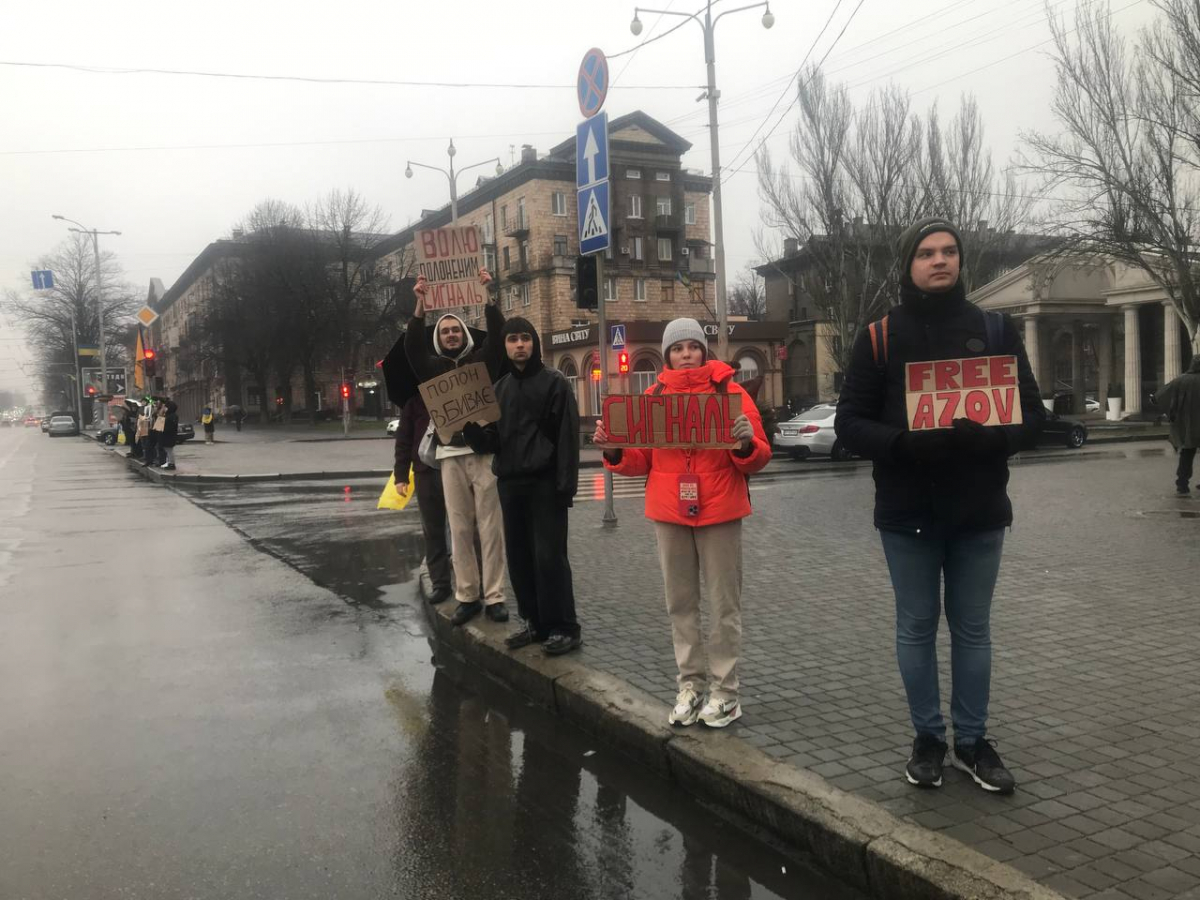 "Ми не маємо права мовчати" - у Запоріжжі відбулася акція на підтримку військовополонених (фото)