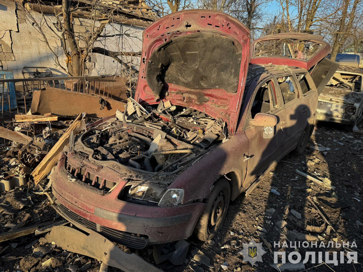 Спостерігали за блокпостом – у Запорізькій області російський дрон поцілив у службову автівку (фото)