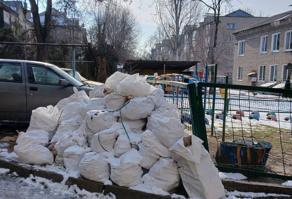 У центрі Запоріжжя збудували "альпійську вершину" з будівельних відходів (фото)