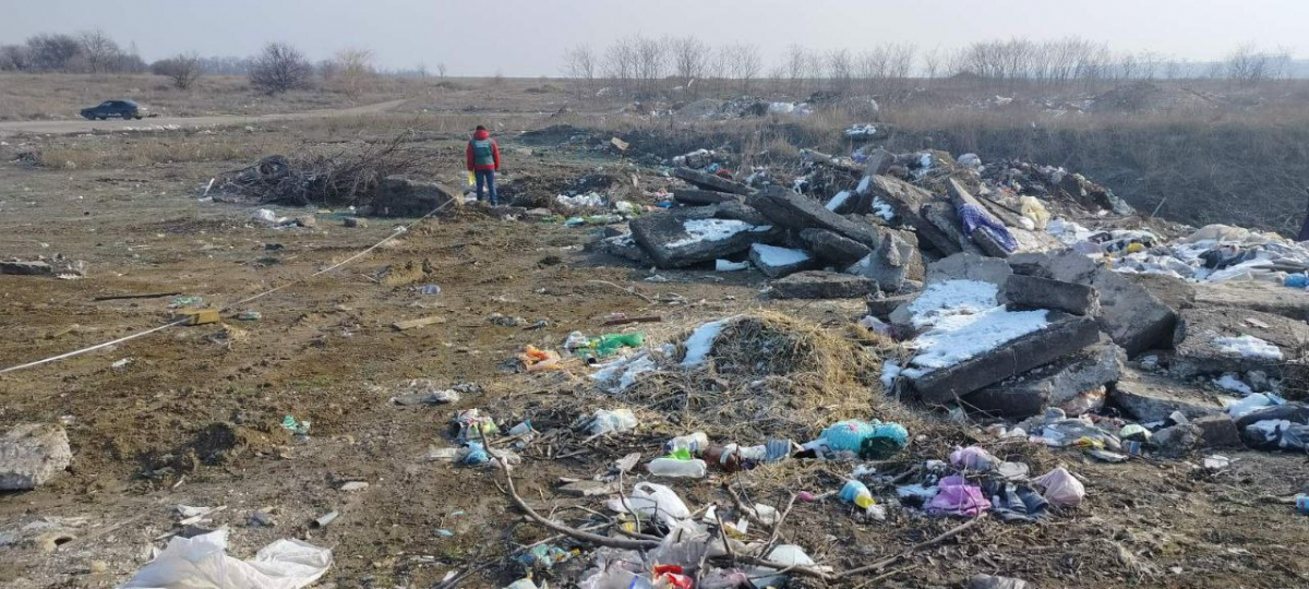 Масштаби вражають -  у Запорізькому районі виявили гігантське сміттєзвалище (фото)