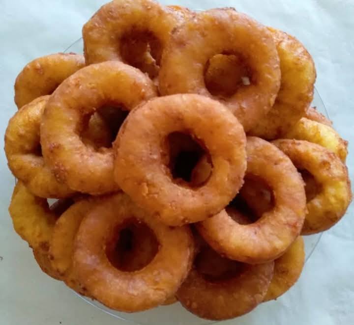 Ніжні та легкі, як хмаринки - як приготувати смачні сирні пончики