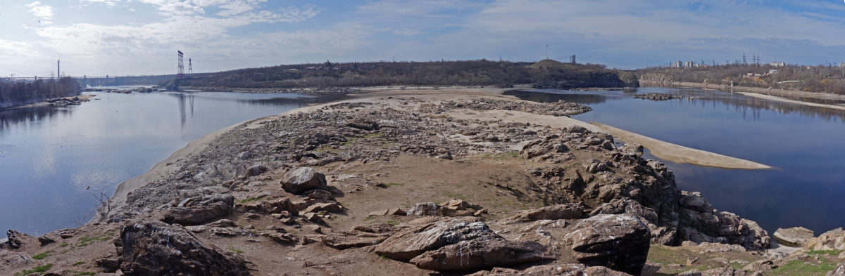 Острів, що нагадує черепаху - запорізькі скелі вражають своєю красою (фото)