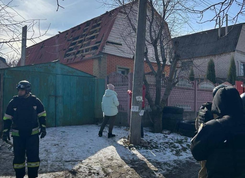 Російські безпілотники атакували Запоріжжя - пошкоджено будинки та автівку (фото, відео)