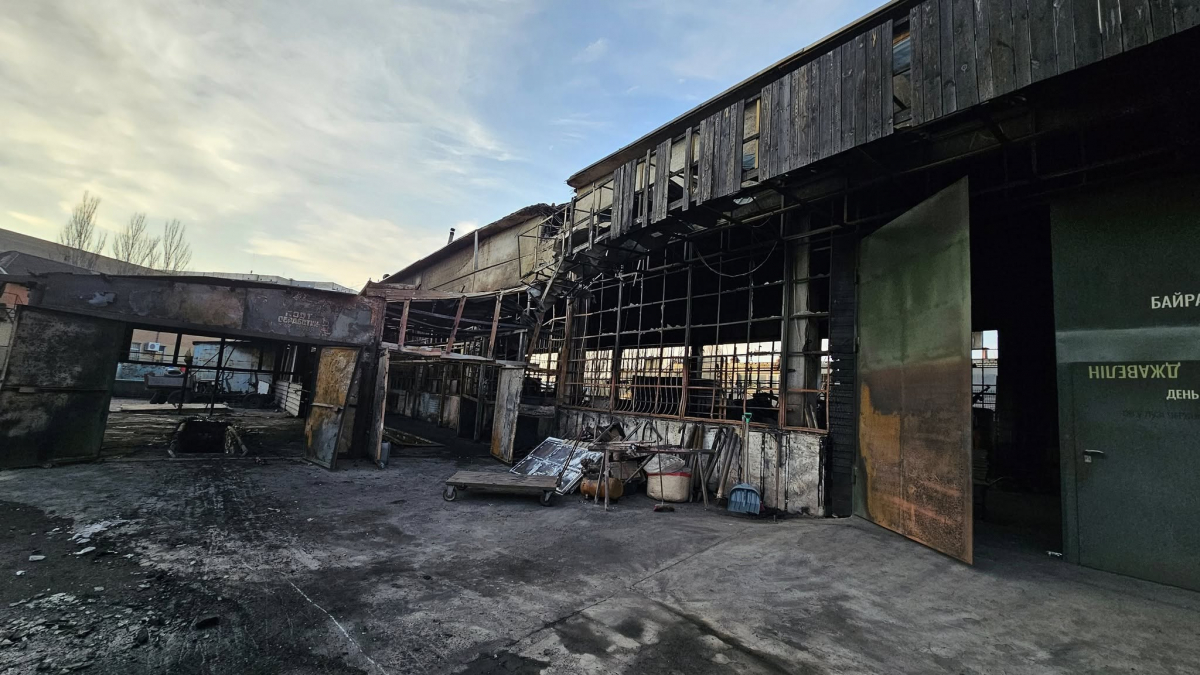 Внаслідок ворожої атаки у Запоріжжі зруйновано підприємство одного із засновників волонтерського центру "Паляниця" - фото