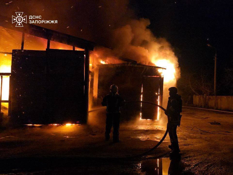 Внаслідок ворожої атаки у Запоріжжі зруйновано підприємство одного із засновників волонтерського центру "Паляниця" - фото