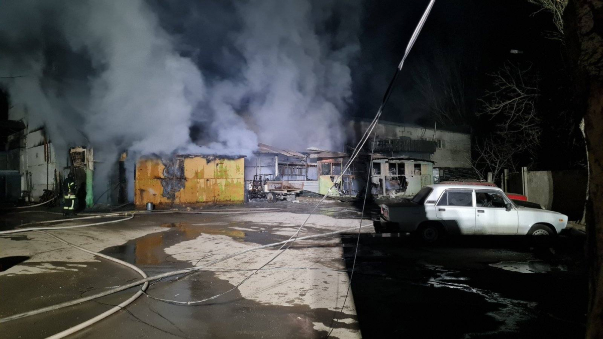 Внаслідок ворожої атаки у Запоріжжі зруйновано підприємство одного із засновників волонтерського центру "Паляниця" - фото