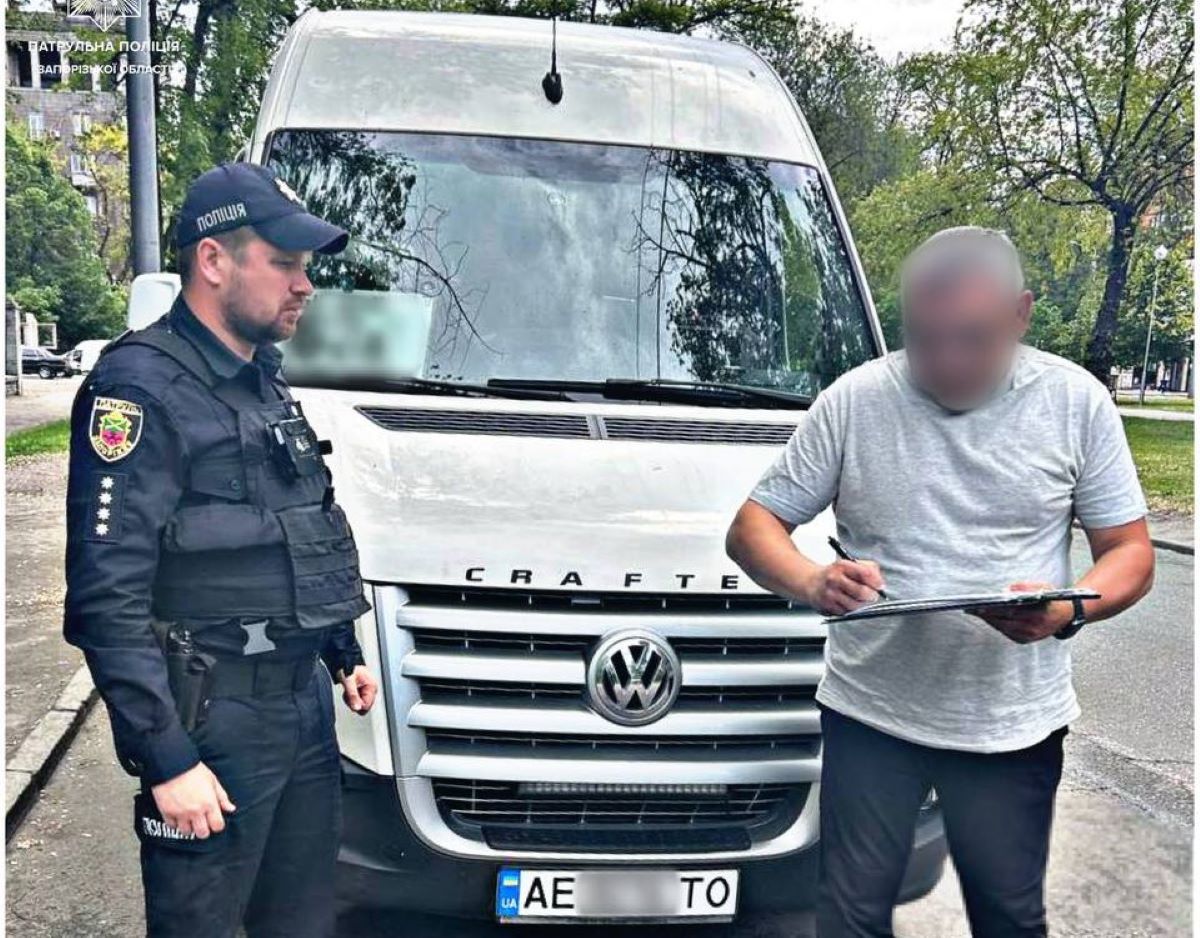 Курив прямо за кермом - у Запоріжжі покарали маршрутника, який прославився в соцмережах (фото)