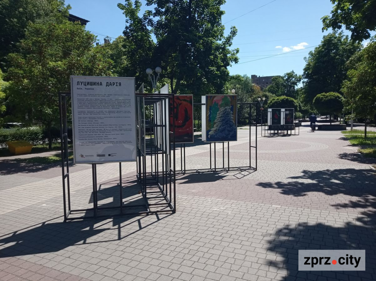 На вулицях Запоріжжі з'явилися нові плакати воєнного часу - фото