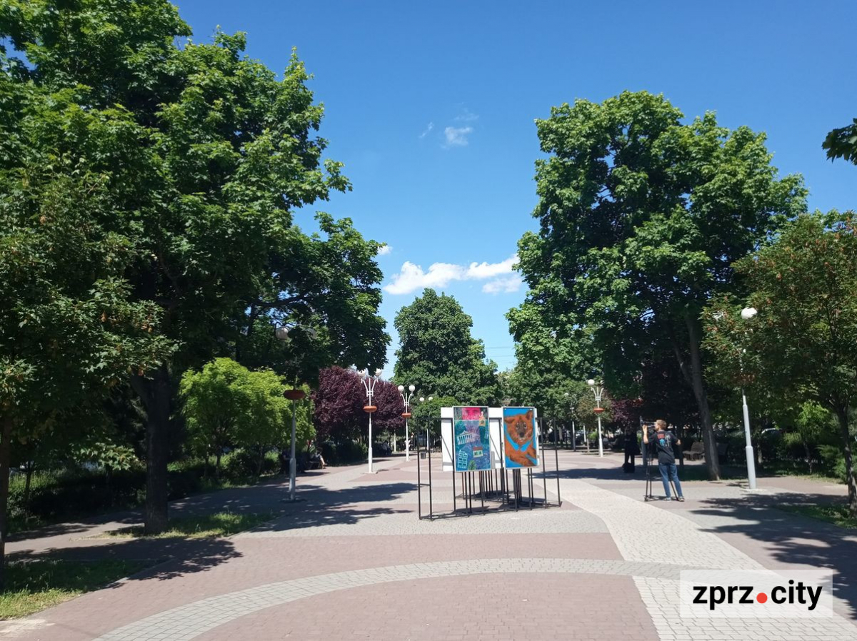 На вулицях Запоріжжі з'явилися нові плакати воєнного часу - фото