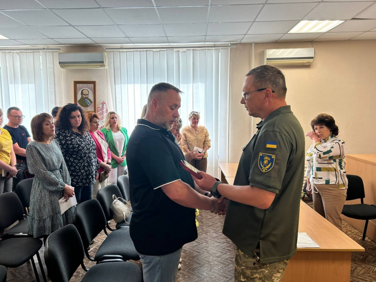 Нагороду вручили батькам та дружині - Президент посмертно відзначив героя із Запорізької області орденом "За мужність" 