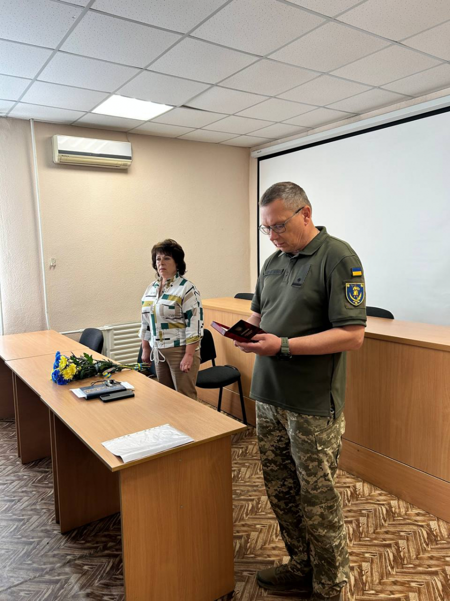 Нагороду вручили батькам та дружині - Президент посмертно відзначив героя із Запорізької області орденом "За мужність" 