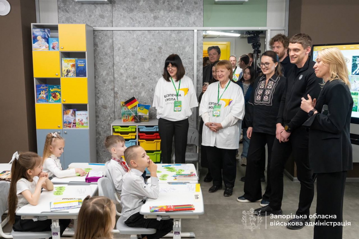 Перша у районі, п'ята в місті - в Запоріжжі учні повернулись за парти нової підземної школи (фото, відео)