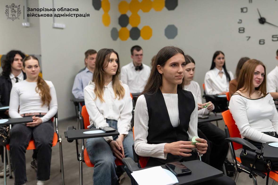 Перша у районі, п'ята в місті - в Запоріжжі учні повернулись за парти нової підземної школи (фото, відео)