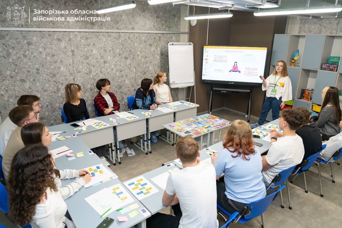 Перша у районі, п'ята в місті - в Запоріжжі учні повернулись за парти нової підземної школи (фото, відео)