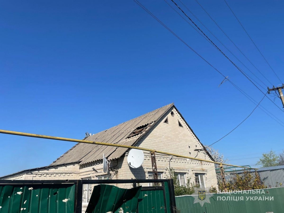 Понівечене авто та масштабна пожежа - в Запорізькій області зафіксували наслідки російських обстрілів (фото)