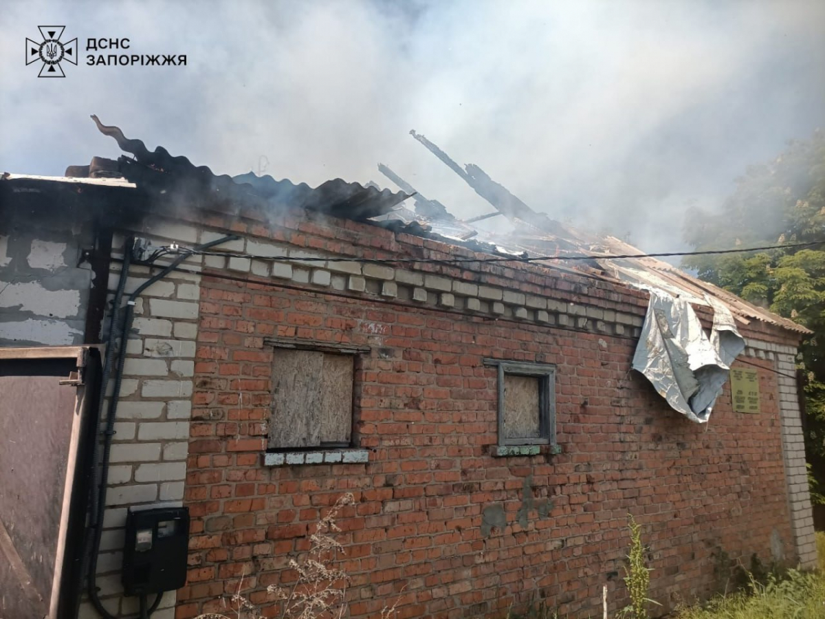 Поралися на подвір'ях та йшли вулицею - внаслідок російських обстрілів на Запоріжжі отримали поранення троє людей (фото)