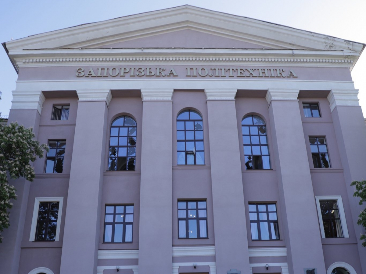 Пошкодили корпуси та аудиторії – у Запоріжжі під час нічної атаки постраждав один із найбільших вишів (фото, відео)
