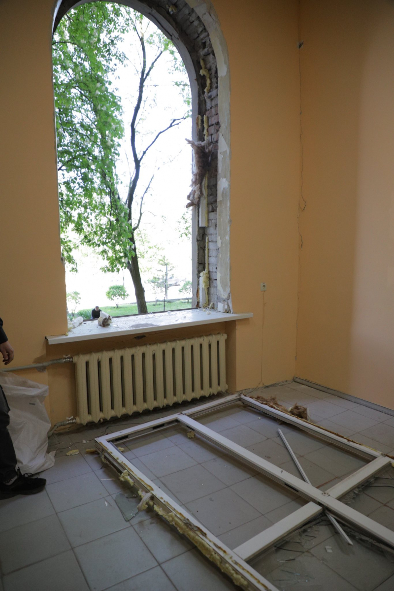 Пошкодили корпуси та аудиторії – у Запоріжжі під час нічної атаки постраждав один із найбільших вишів (фото, відео)