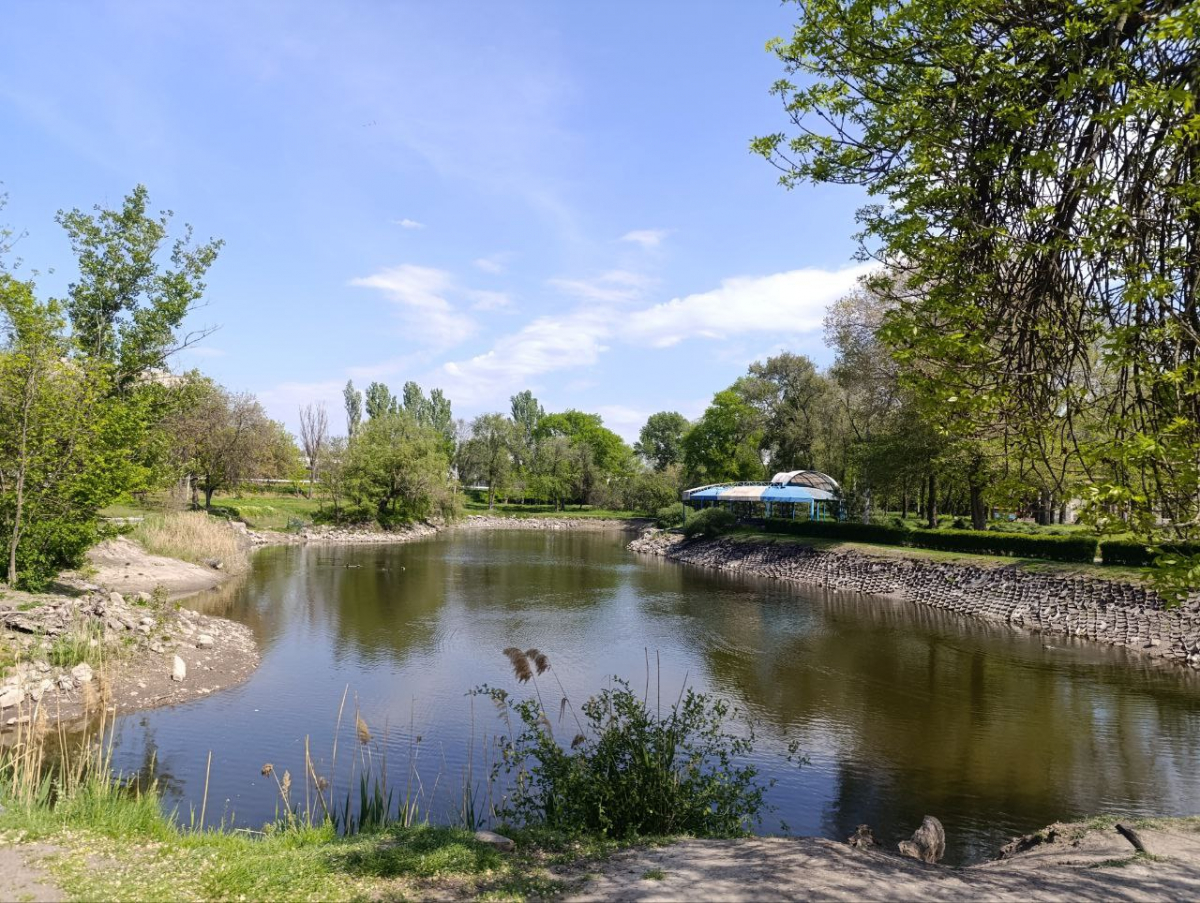 Сакури, озера, птахи та зелень - центральний запорізький парк відзначає 66-річчя (фото)