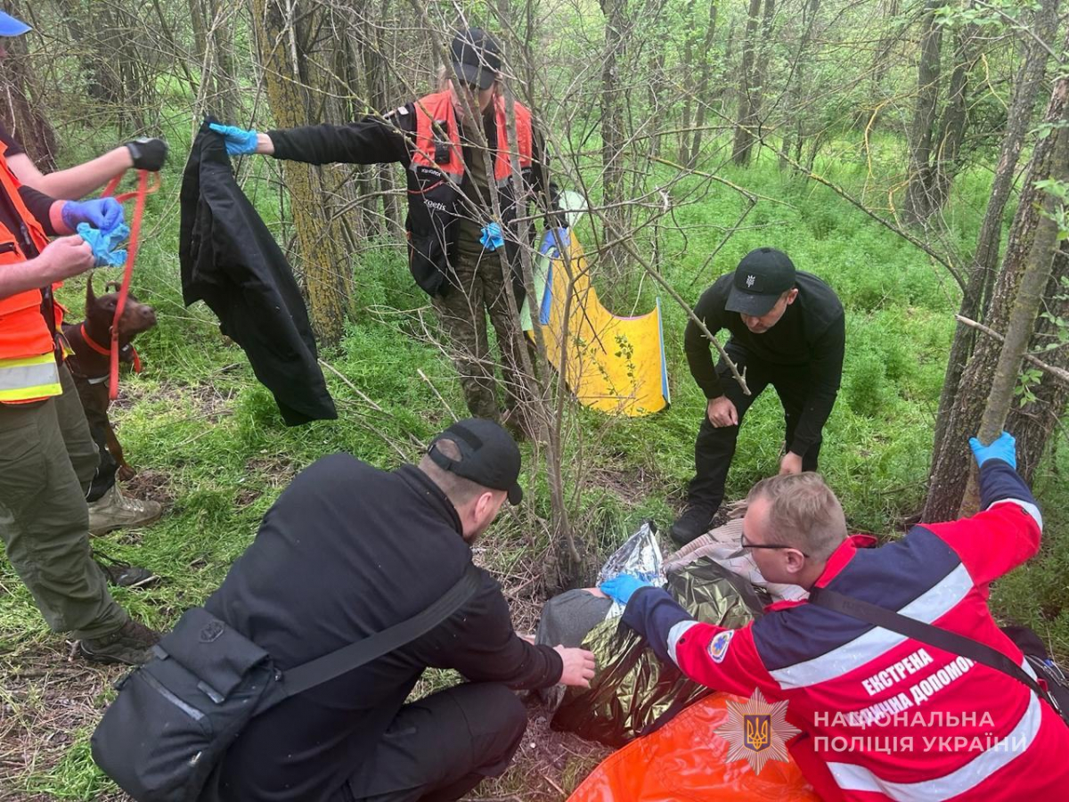 Шукали з собаками кілька днів - на Запоріжжі пенсіонер заблукав у лісі (фото)