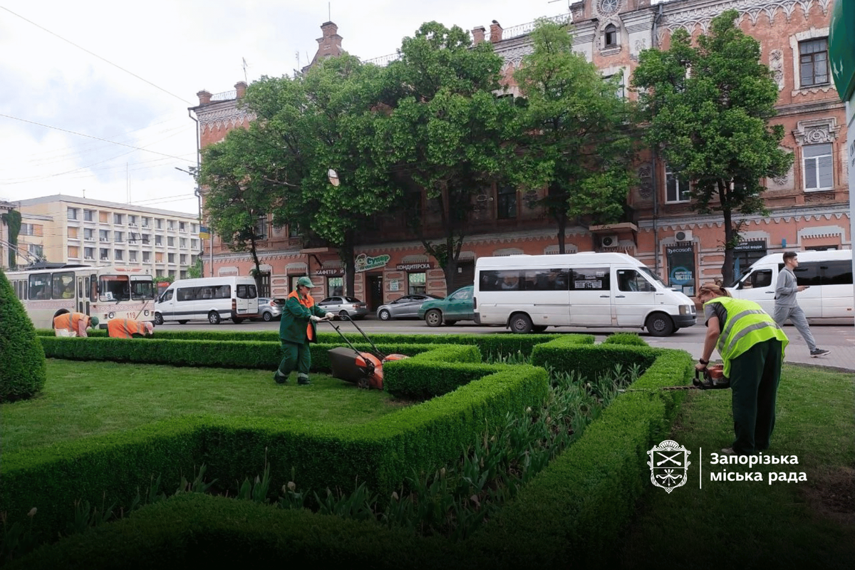 У Запоріжжі центральний проспект перетворюють на квітучу оазу (фото)