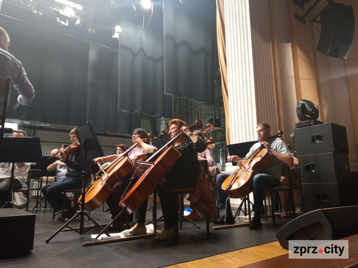 У Запоріжжі яскраво закриють симфонічний сезон із зірковими гостями - фото з репетиції