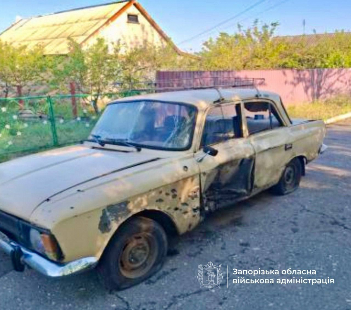 У Запорізькій області ворог полює на цивільні автівки з людьми - поранена людина