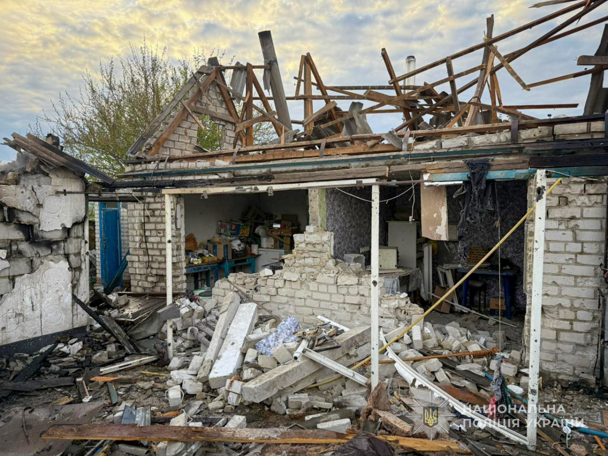 У Запорізькій області ворог полює на цивільні автівки з людьми - поранена людина