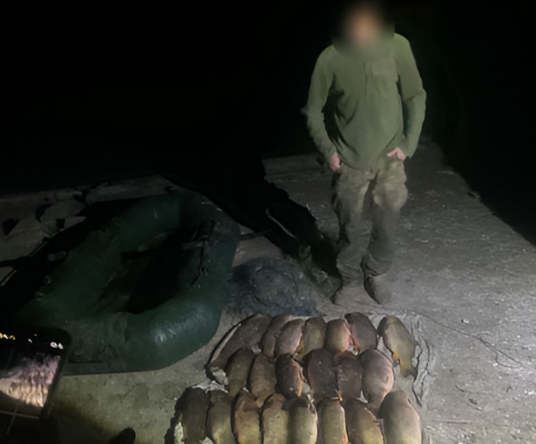 Упіймали вночі - в Запоріжжі браконьєр наловив понад пів центнера риби (фото)
