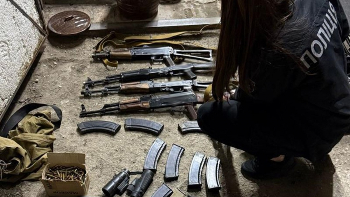 Відправляли поштою автомати – львівські поліцейські затримали двох мешканців Запоріжжя