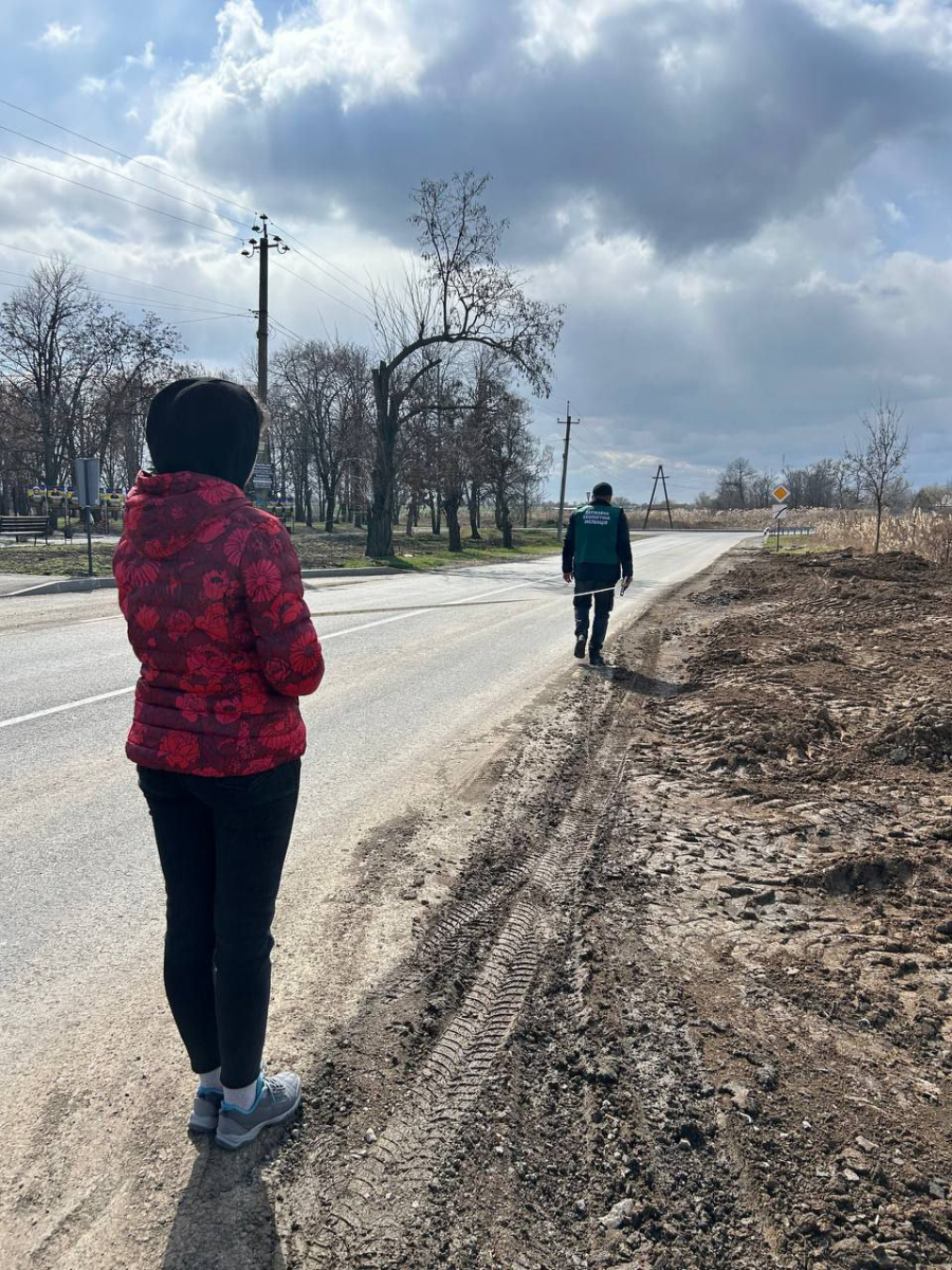 Висипали землю та каміння просто на берег - на Запоріжжі виявили масштабне забруднення біля річки (фото)