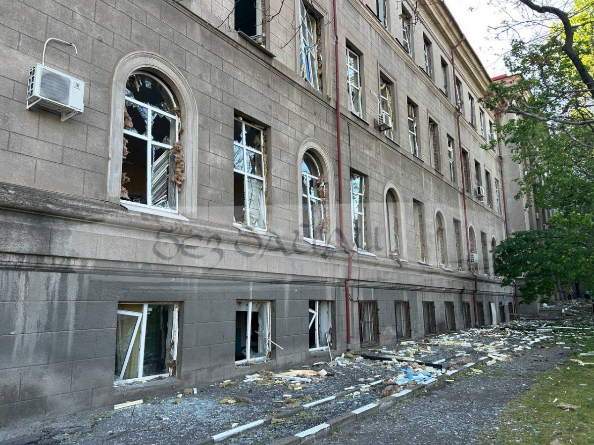 Внаслідок атаки ворожих дронов у Запоріжжі зазнало пошкоджень студмістечко