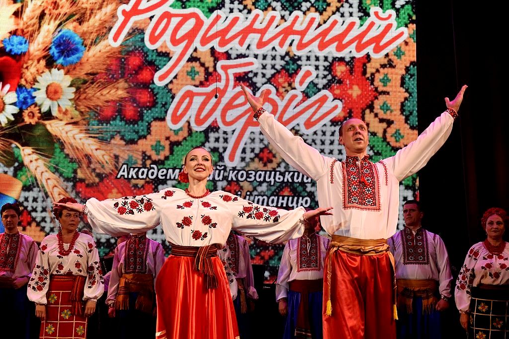 "Жодного повторення, кожен раз - родзинка" - популярний ансамбль зробив запоріжцям святковий вражаючий подарунок