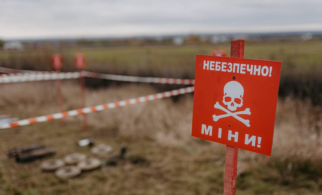 Знайшов металевий предмет у балці - у Запорізькому районі в руках у підлітка вибухнув мінний підривач