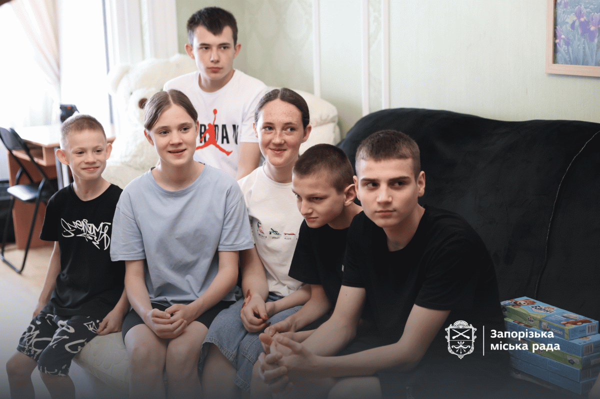Багатодітна родина, яка евакуювалась з Оріхова, отримала нову оселю у Запоріжжі (фото, відео)
