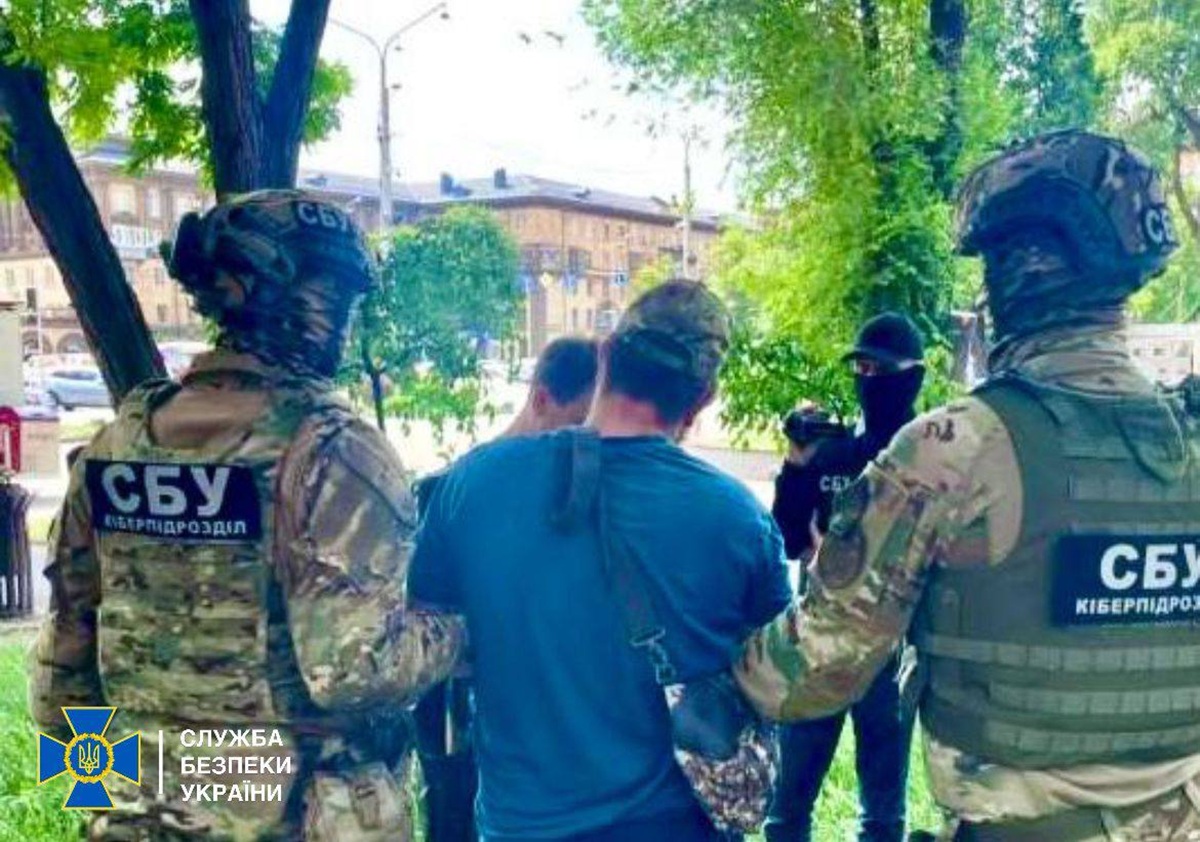 Медичні довідки на продаж - у Запоріжжі затримали "турагента" для ухилянтів