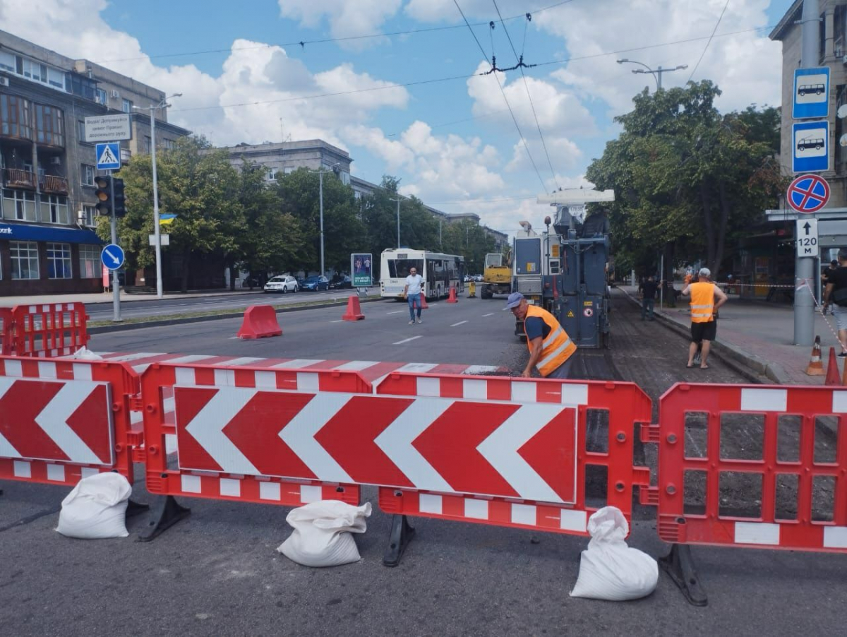 На центральному проспекті Запоріжжя перенесли зупинку - з чим це пов'язано