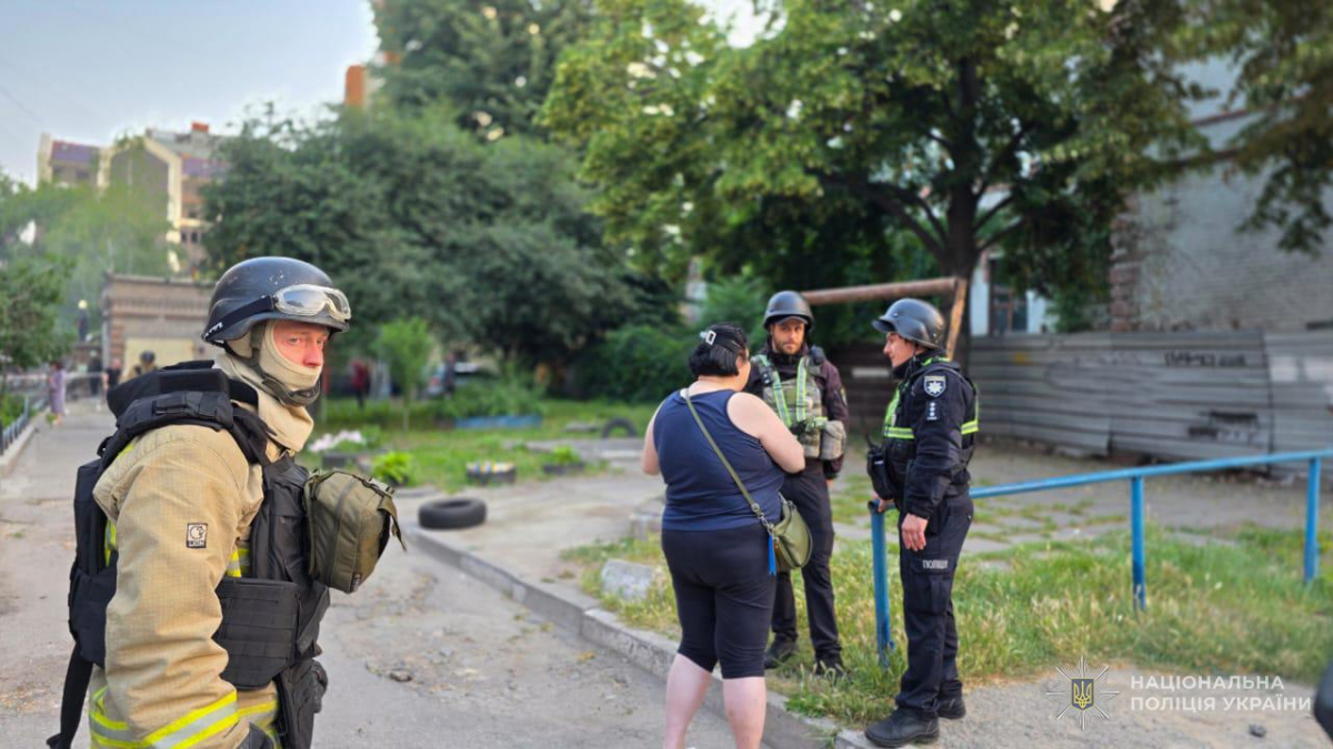 На Запоріжжі внаслідок ворожих атак загинула людина та отримали поранення двоє правоохоронців - подробиці (фото)