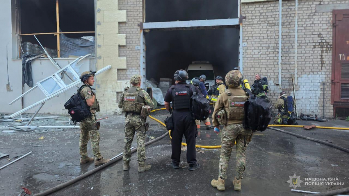 На Запоріжжі внаслідок ворожих атак загинула людина та отримали поранення двоє правоохоронців - подробиці (фото)