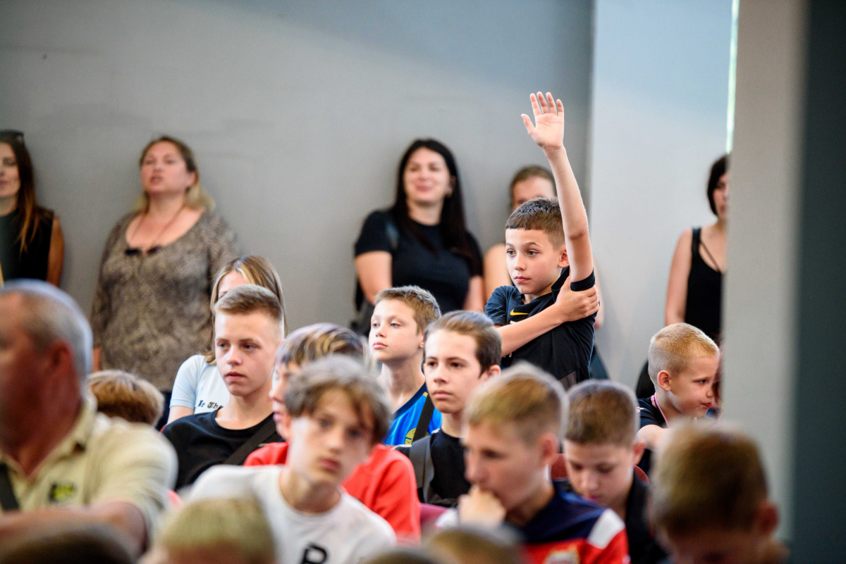 Надихнув юних футболістів - на особливу зустріч до рідного Запоріжжя завітав гравець збірної України (фото)