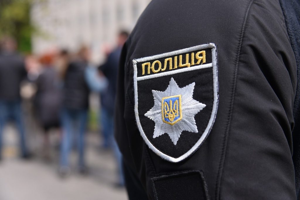 Наркотики, фальшиві документи, зброя - скільки правопорушень виявили на блокпостах у Запоріжжі з початку року 